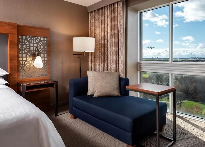Upper Floors Queen Room