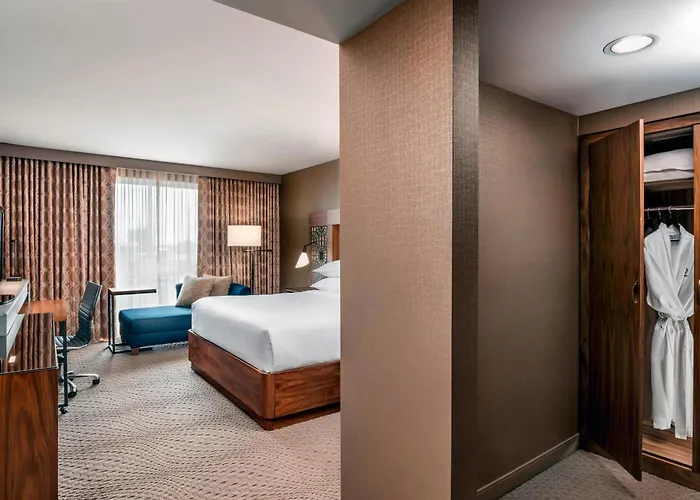 Upper Floors King Room