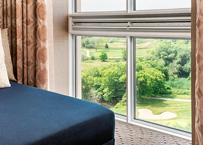 Upper Floors Queen Room